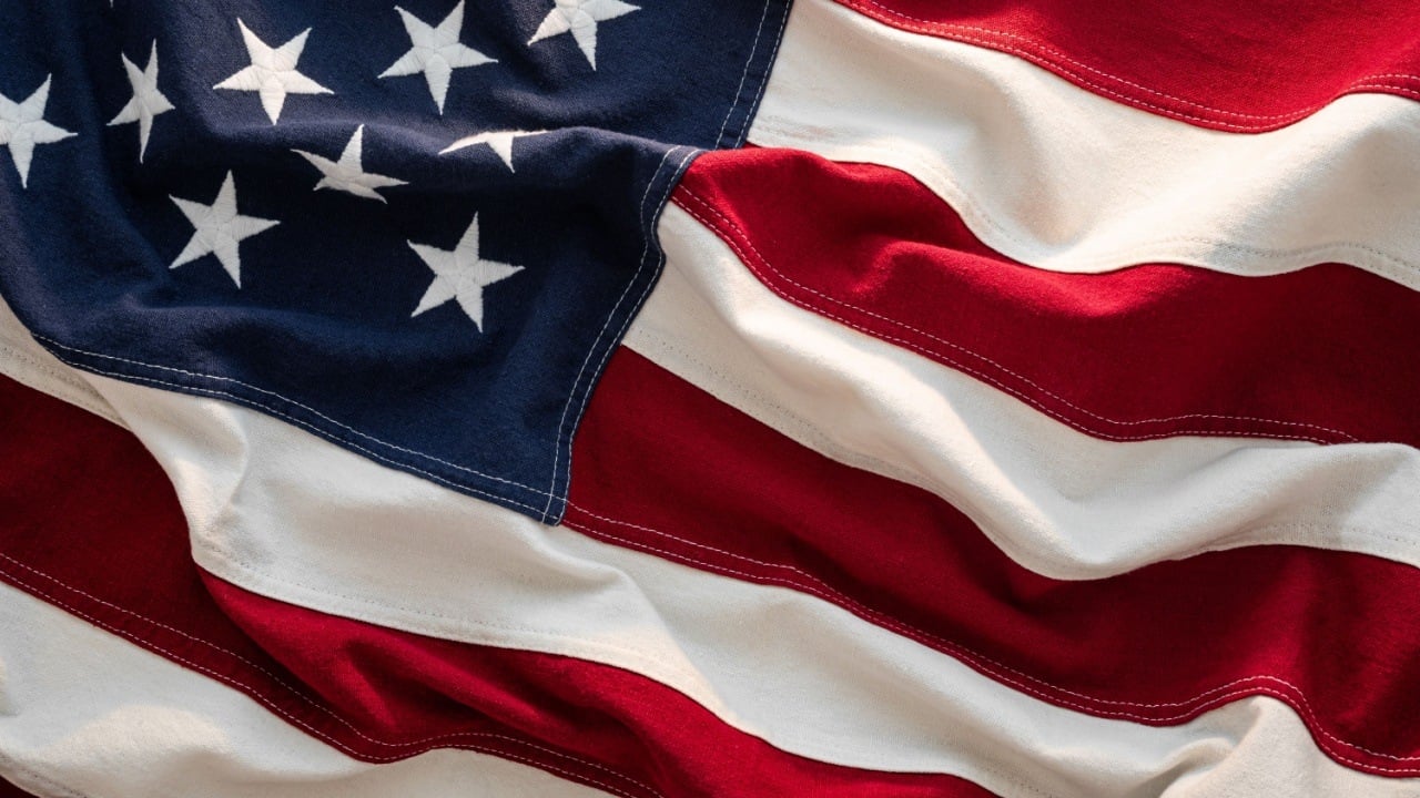 US Senator Pushes BITCOIN Act to Combat Debt and Declining Dollar—Urges Nation to ‘Buy, Baby, Buy’