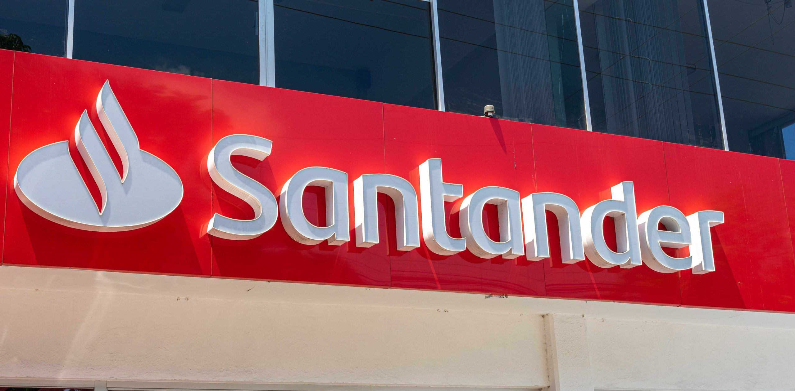 Santander Targets Crypto Payment Flows With Stablecoin Strategy